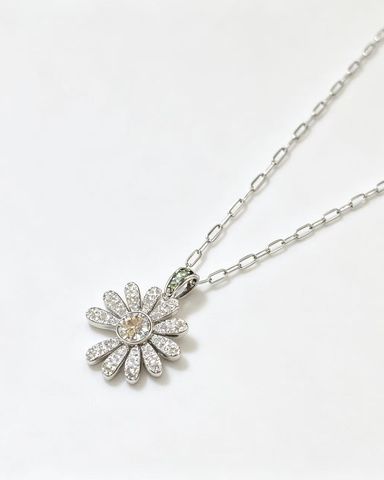 Pavé Diamond Daisy Pendant Necklace