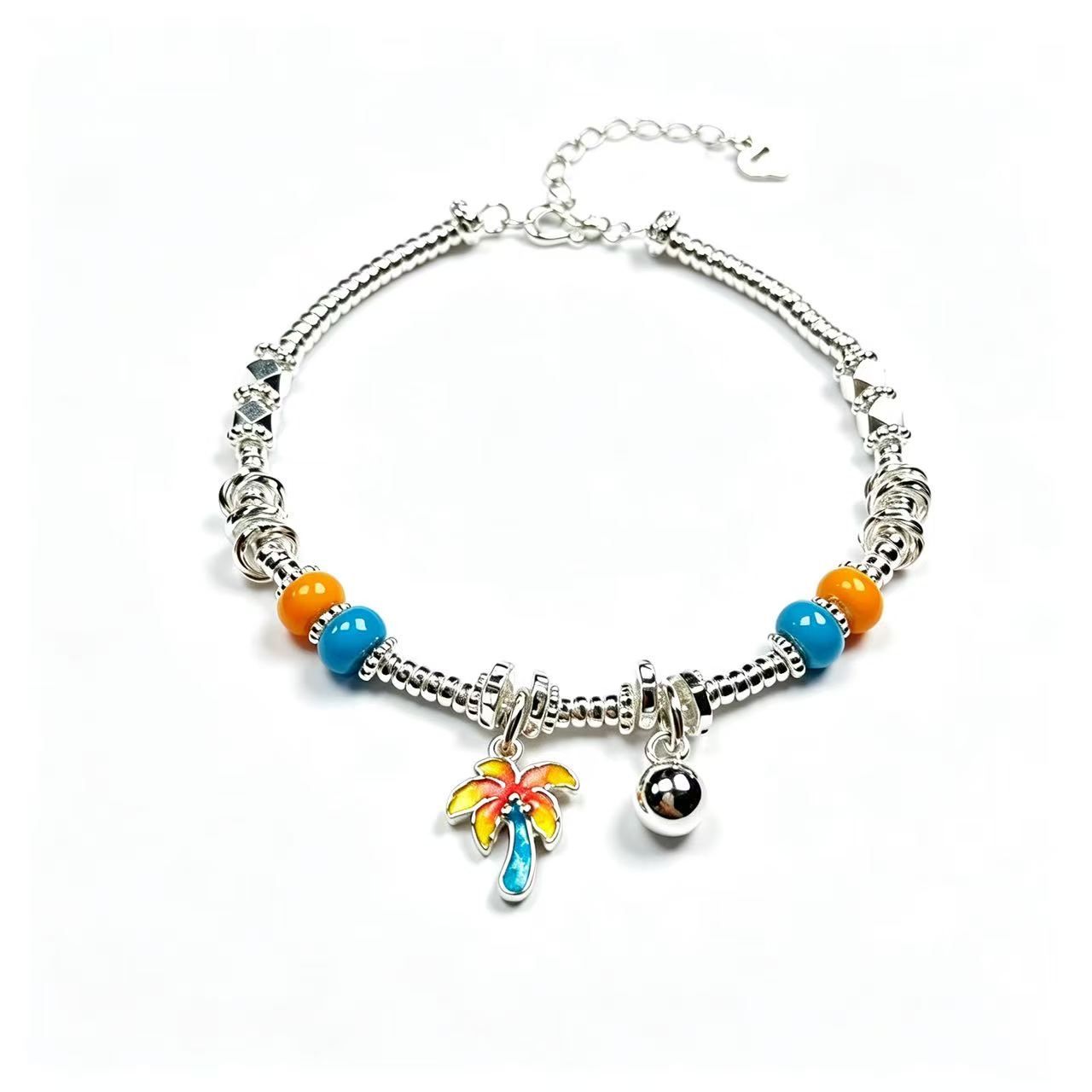 Bracelet de perles avec un pendentif coloré