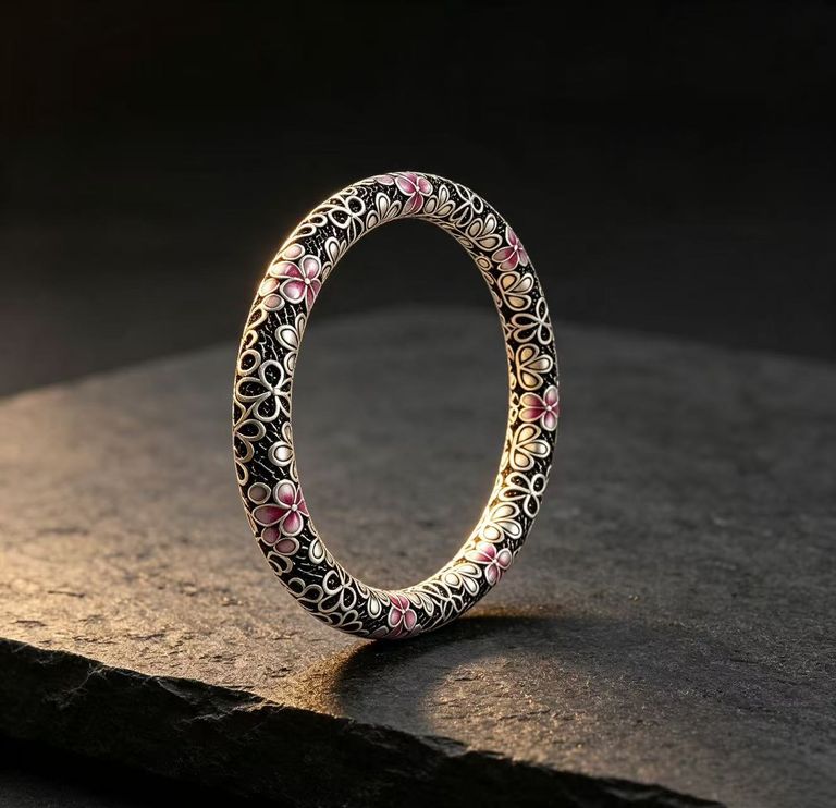 Vintage-style enamel closed bangle 4