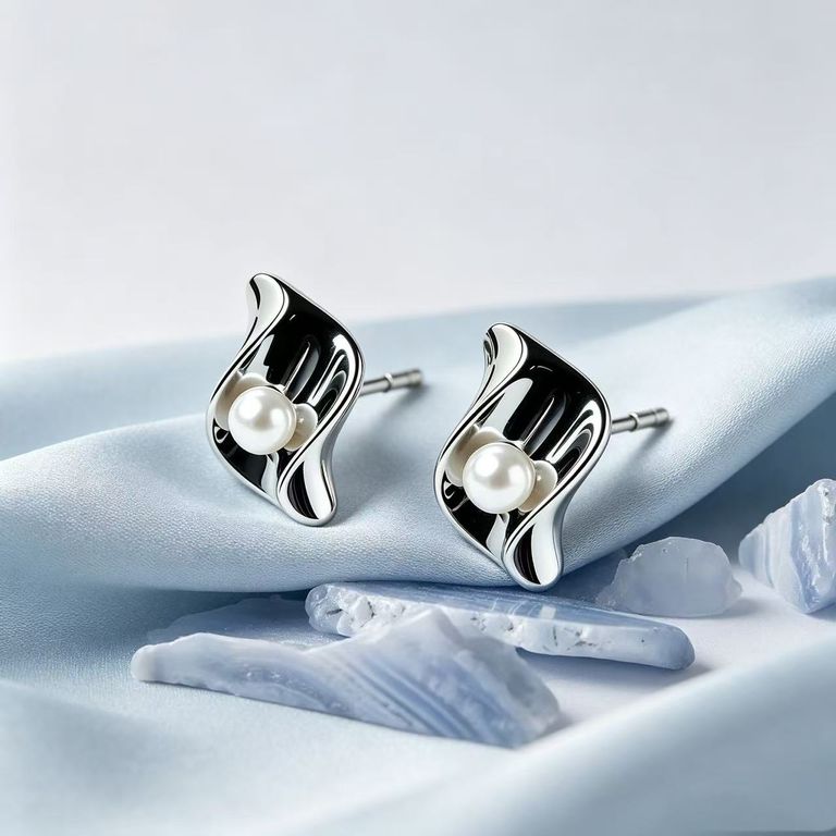Brushed-finish wavy pearl stud earrings 2