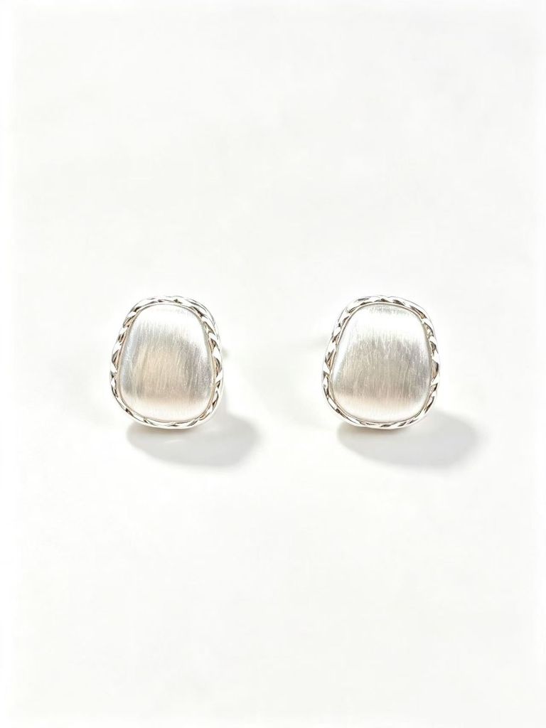 Boucles d'oreilles carrées à finition brossée 4