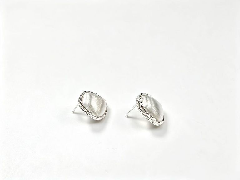 Boucles d'oreilles carrées à finition brossée 5