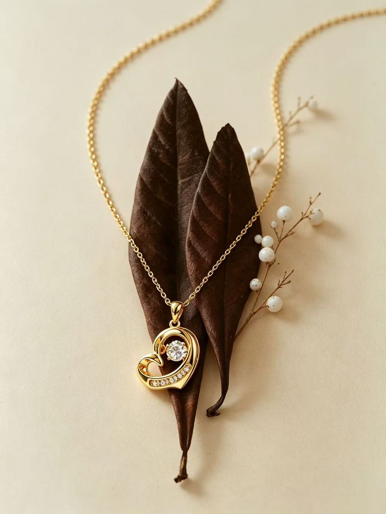 Cut-out heart necklace 2