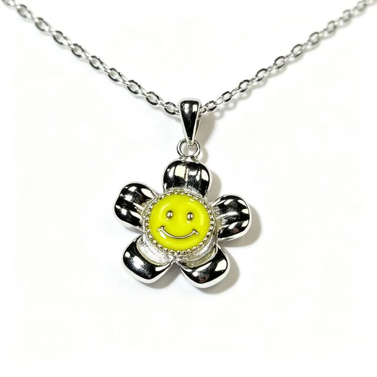 Collar de esmalte con una flor de cara sonriente 4