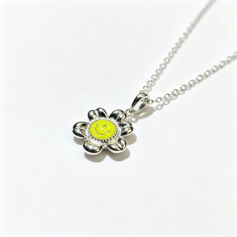 Collar de esmalte con una flor de cara sonriente 5