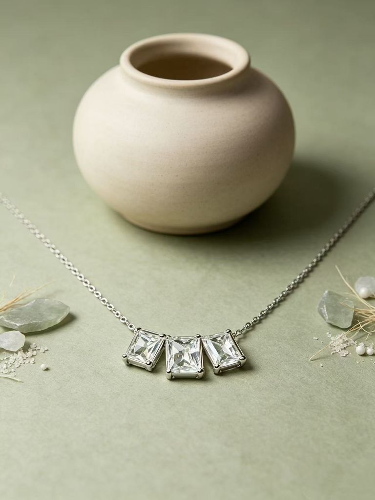 Collier avec zircon rectangulaire 3