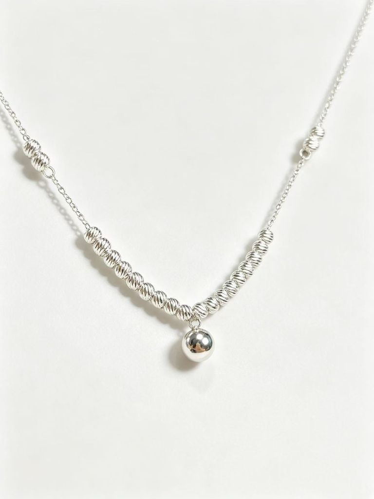 Collar con colgante de bola de plata 3