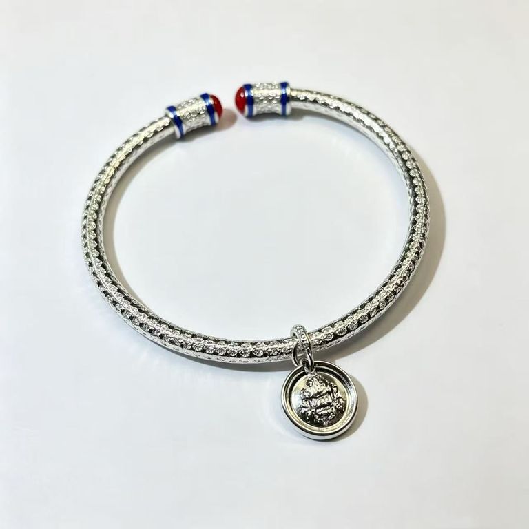 Vintage Round Pendant Bracelet 2